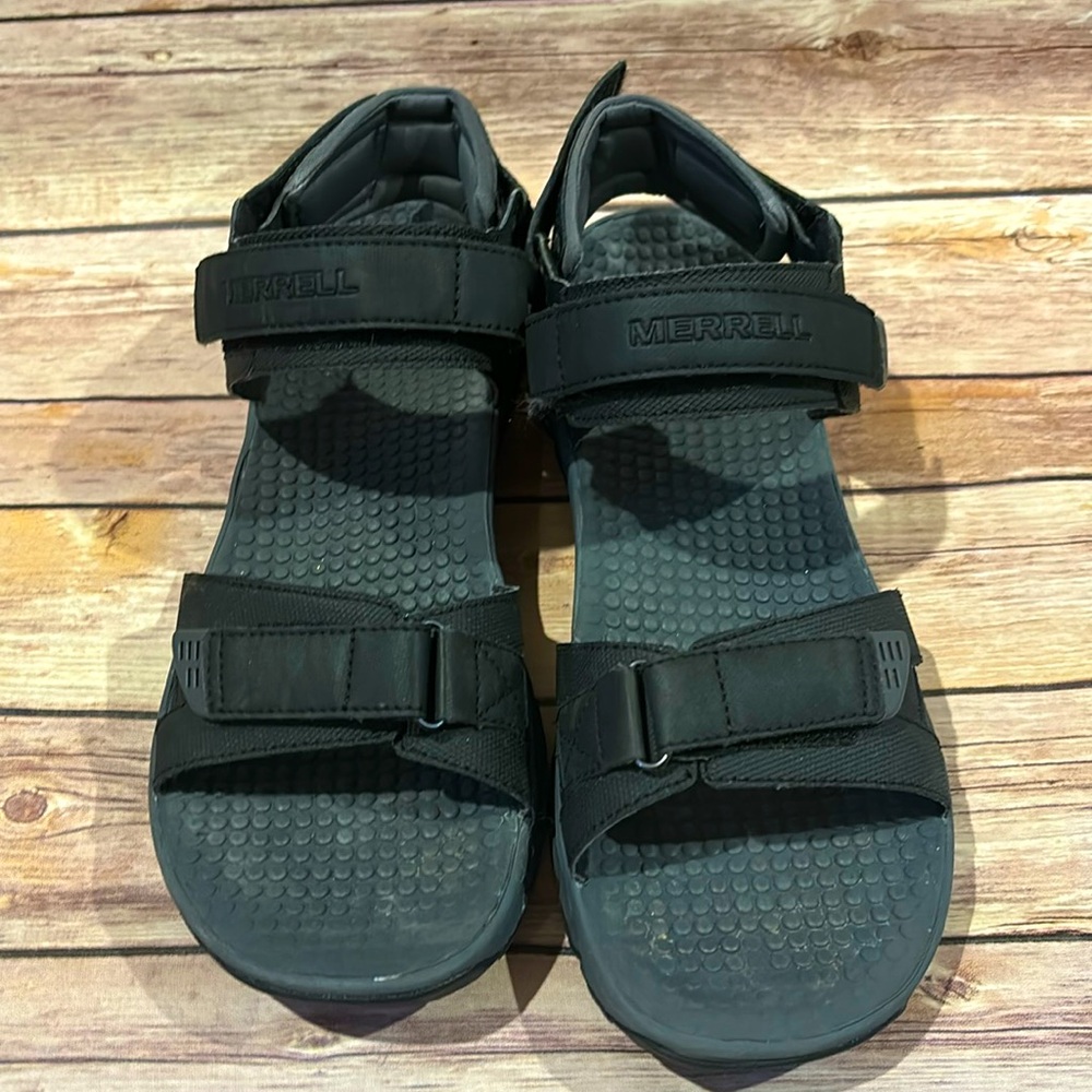 Men’s Merrell sandals black used twice size 10 adjustable Velcro straps for fit